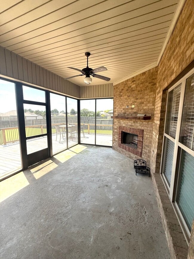 Building Photo - ** 4 bed 2 bath located in Wetumpka ** Cal...