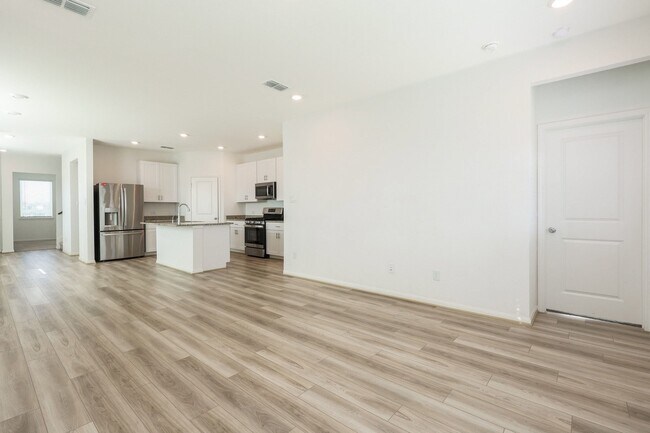 Building Photo - 1704 Greendale Dr