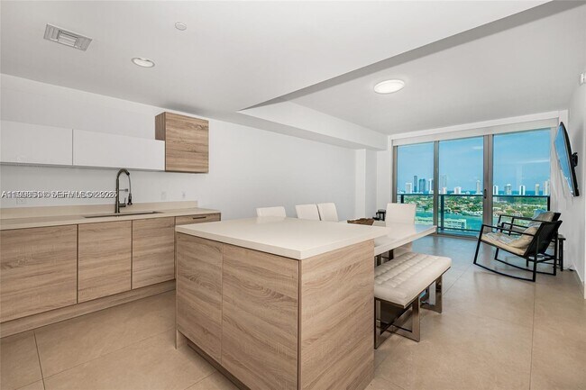 Building Photo - 16385 Biscayne Blvd