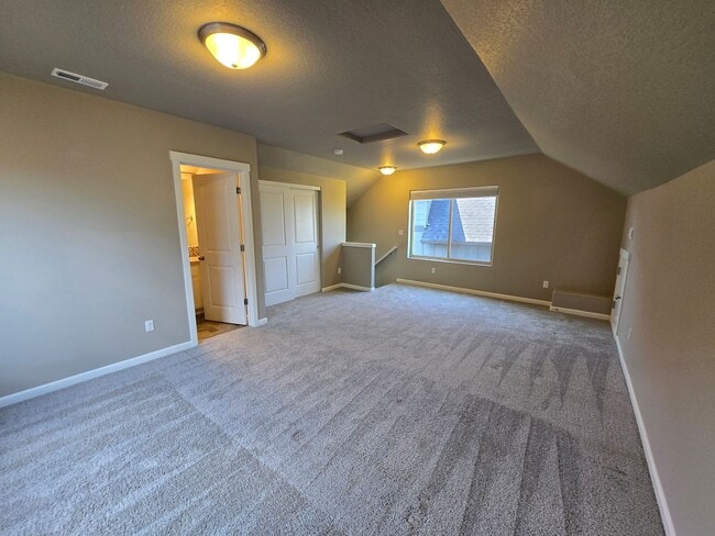 Building Photo - Terrific Orenco Station area 4 BR, 3.5 BA ...