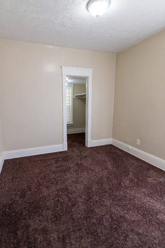 Building Photo - 1171 La Croix Ave