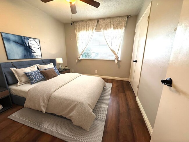 Building Photo - 2057 Royalty Dr