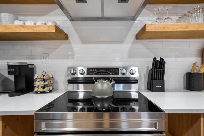 Building Photo - 314 W Alva St