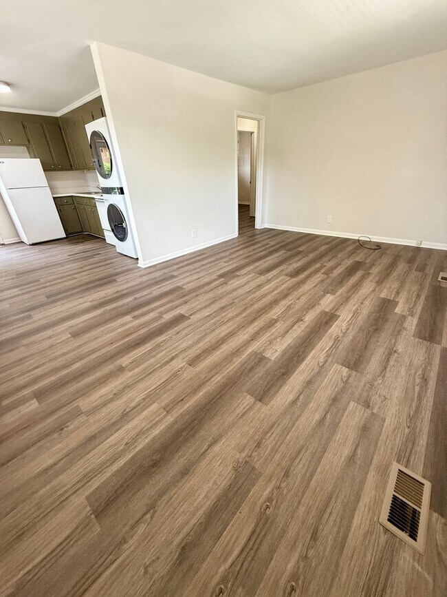 Building Photo - East Nashville 2 Bed $1450 Close to Shelby...