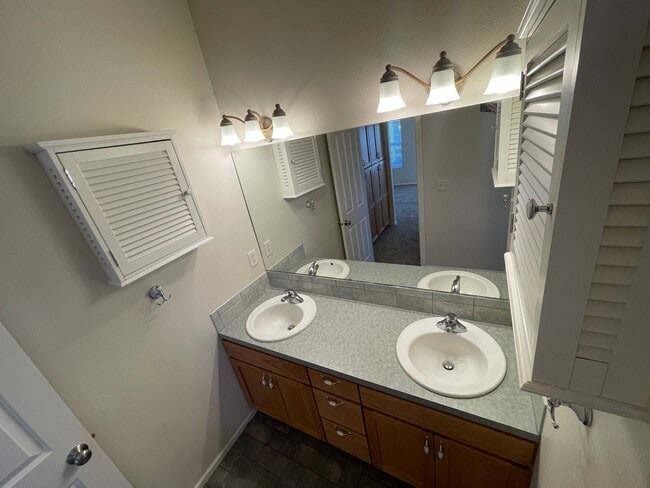 Building Photo - 3 Bedroom Home in North Albany!