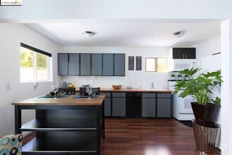Building Photo - 1654 San Pablo Ave
