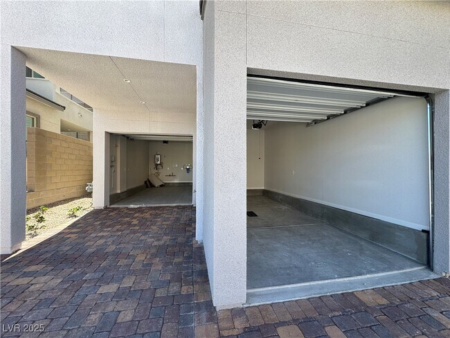 Building Photo - 1823 Passerine St