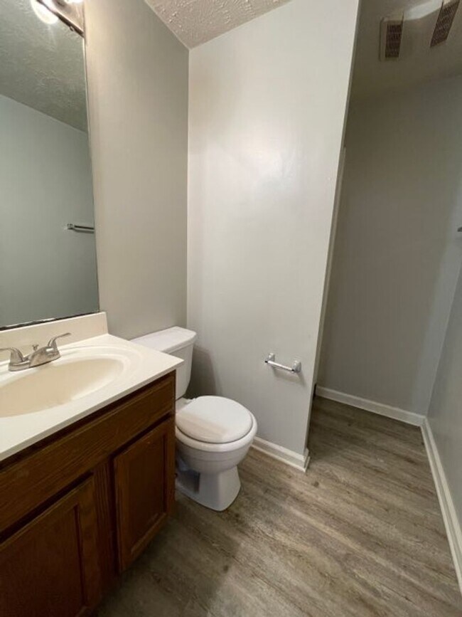 Building Photo - Daleville Studio - Open Jan 2026