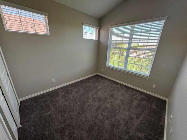 Building Photo - Lovely Townhome in Dancing Willows