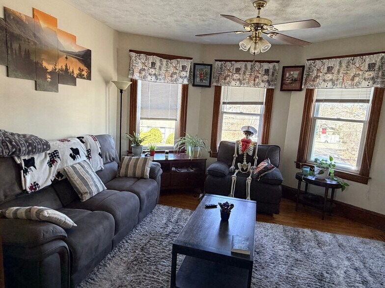 Building Photo - 46 King Philip Rd