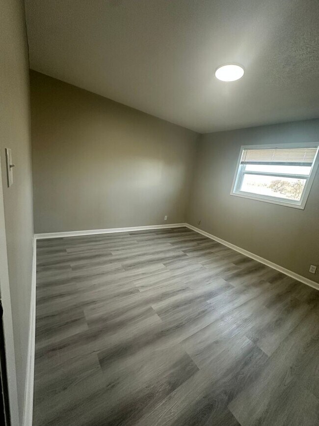 Building Photo - Live in Style at Bellagio East Living I: Convenient and Vibrant Community in Indianapolis