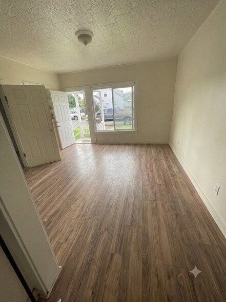 Building Photo - 606 E Orange Ave