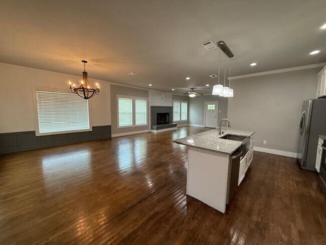 Building Photo - Beautiful 3/2 in Speegleville