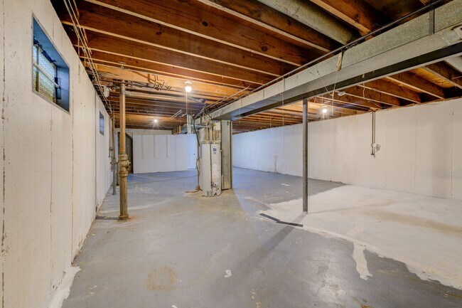 Building Photo - Beautiful renovated three bedroom house