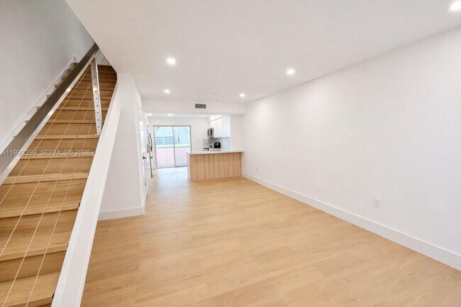 Building Photo - 937 Michigan Ave