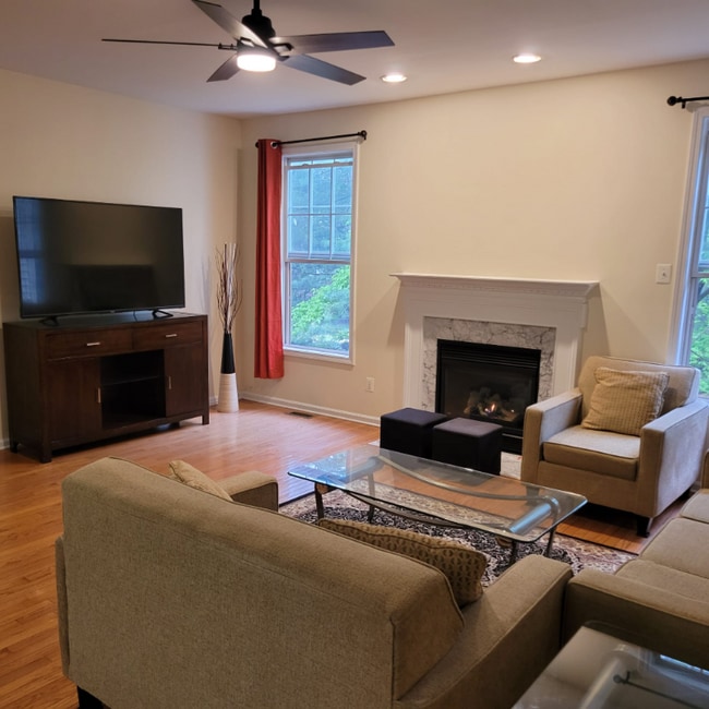 Building Photo - 586 Brittany Cir