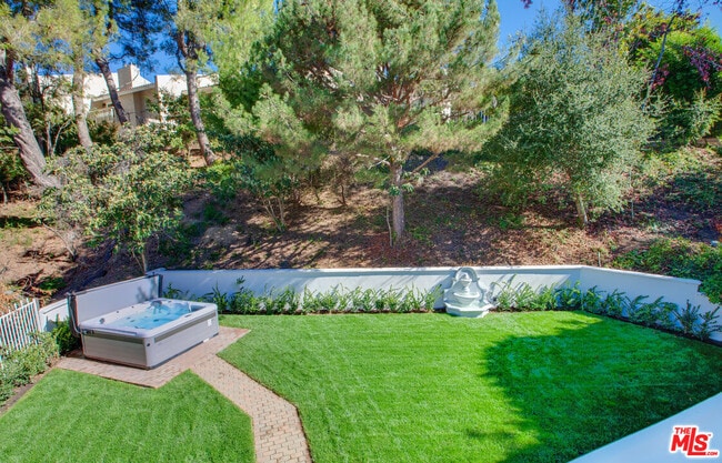 Building Photo - 10221 Briarwood Dr