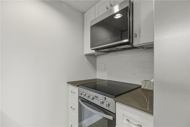 Building Photo - 20 America Way