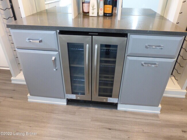 Building Photo - 701 Rudy Ln