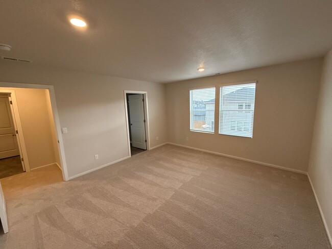 Building Photo - 4770 Daiquiri Ave NE