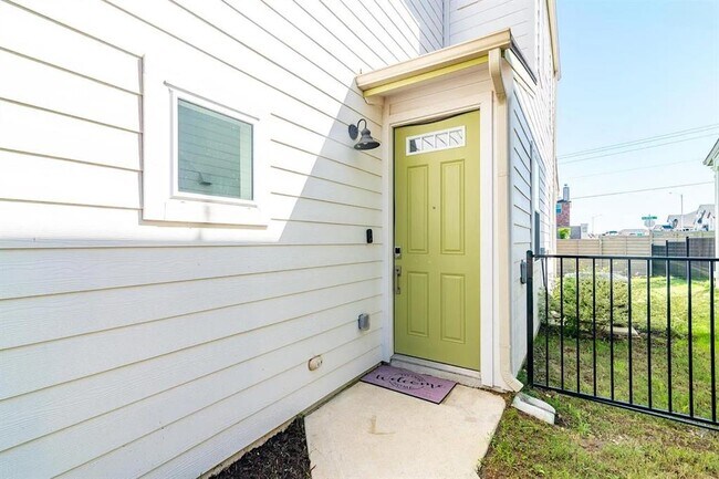 Building Photo - 7501 Travertine Spring Dr