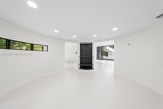 Building Photo - 7540 Los Pinos Blvd