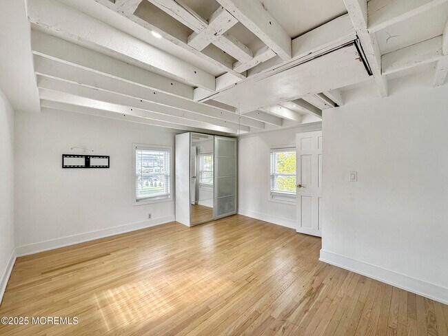 Building Photo - 543 Springdale Ave