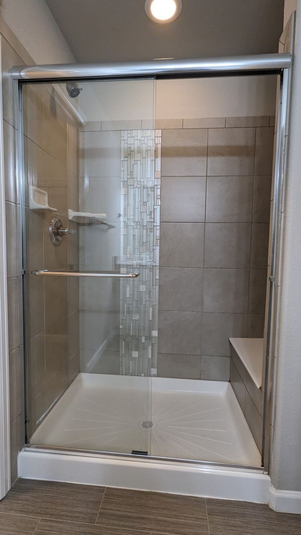 Building Photo - NEWER END UNIT TWO STORY TOWNHOME WITH A/C...