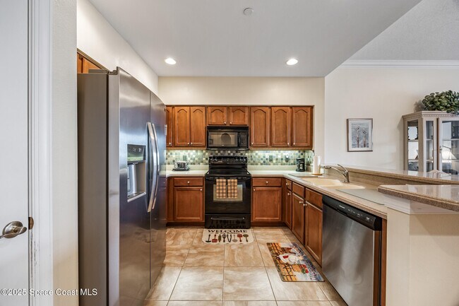Building Photo - 540 S Banana River Dr
