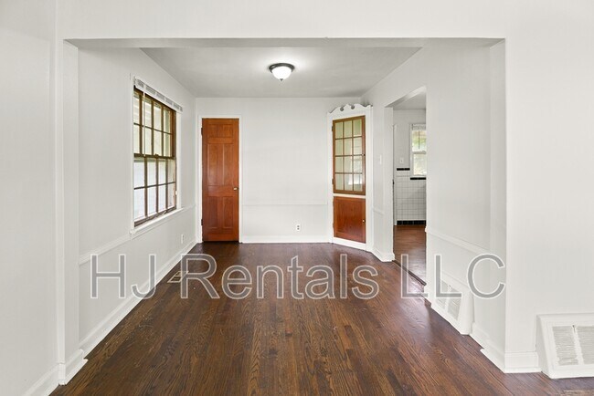 Building Photo - 10139 Cabot Dr