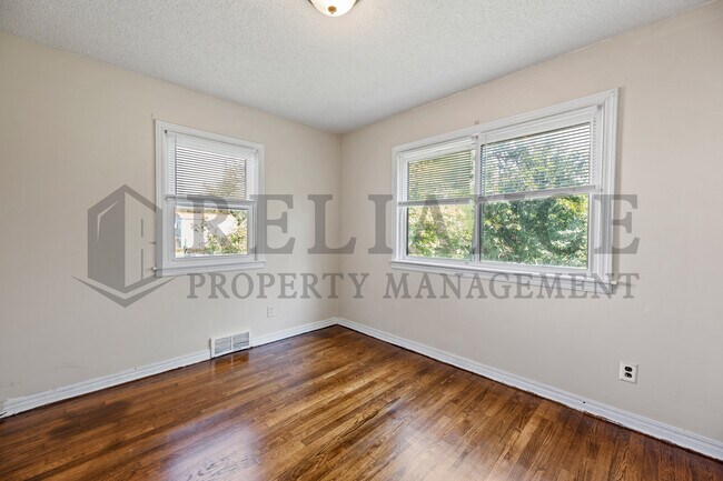 Building Photo - 3026 S Vine St