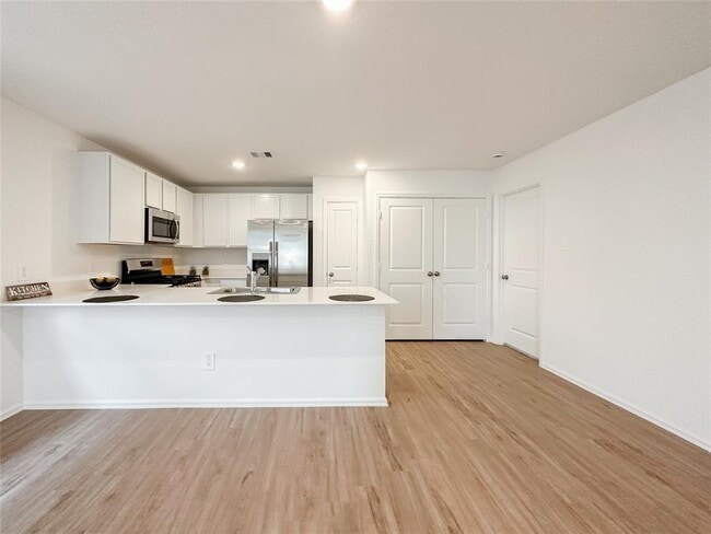 Building Photo - 1480 Las Cuevas Dr