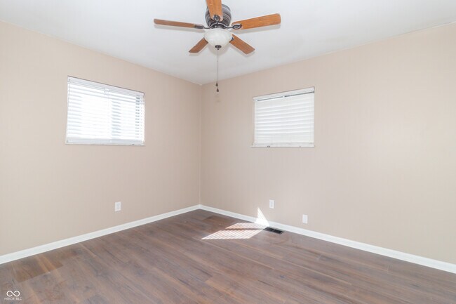 Building Photo - 1701 Nelson Ave