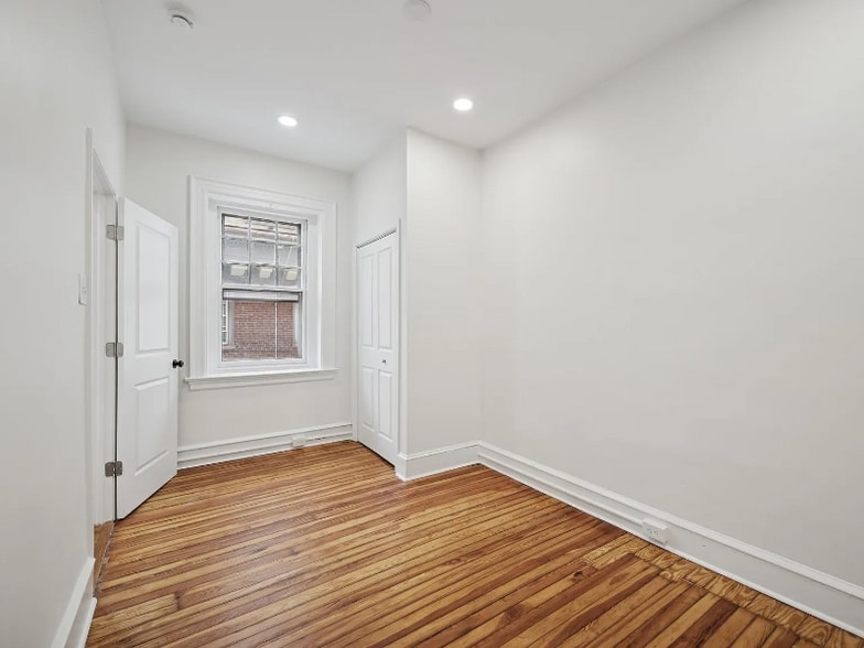 Building Photo - 236 Harvey St