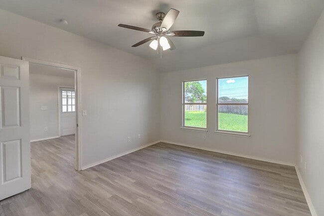 Building Photo - 7605 Cougar Dr