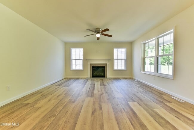 Building Photo - 74 Seashore Wy