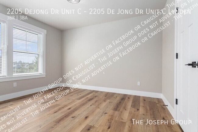 Building Photo - 2205 Dejong Dr Unit C