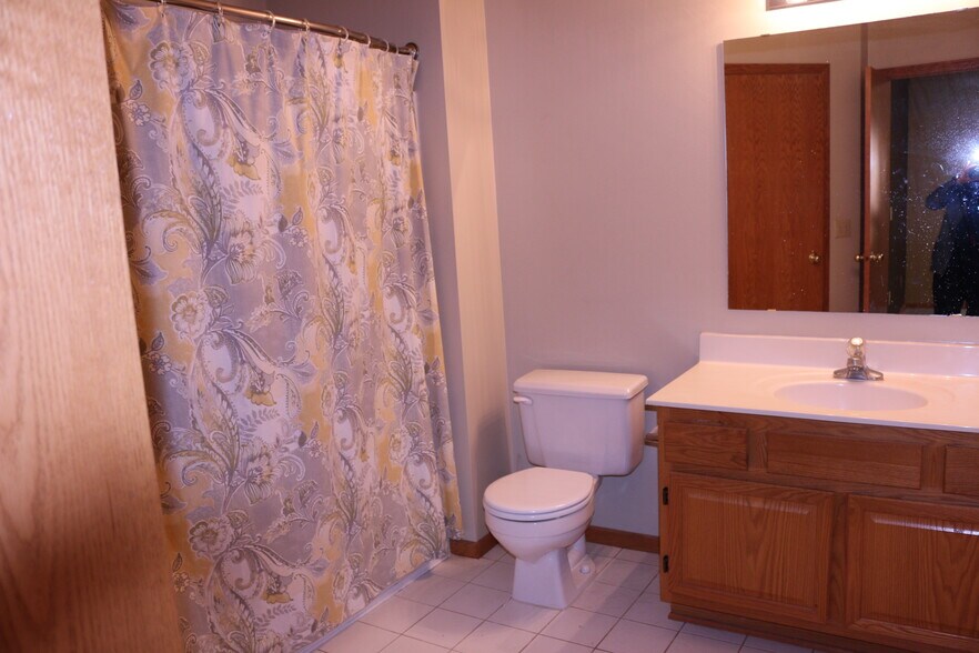 Building Photo - 2696 Mallard Dr