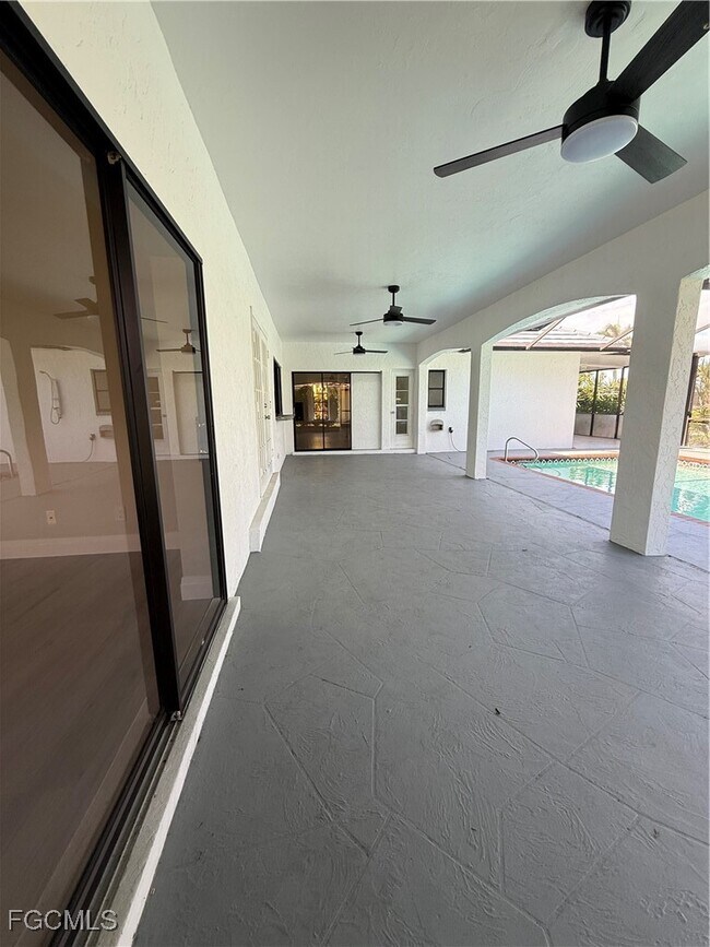 Building Photo - 711 SE 33rd Terrace