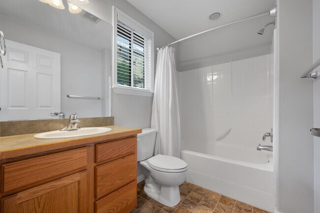 Building Photo - 1376 Alpine Way