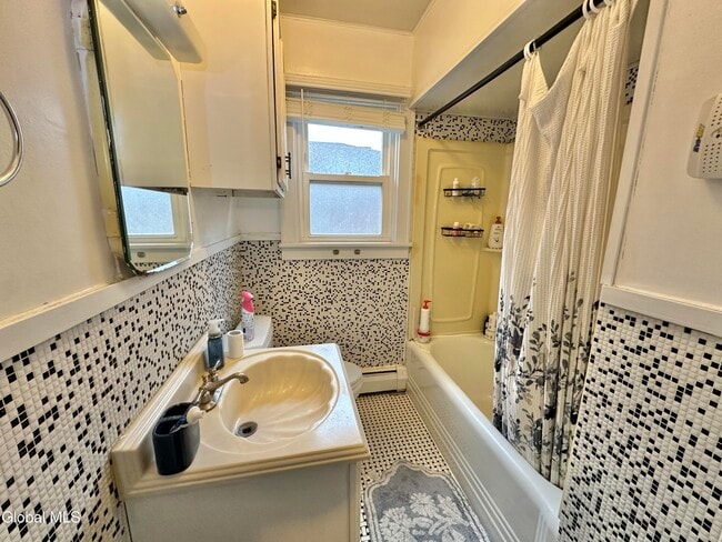 Building Photo - 36 Daytona Ave