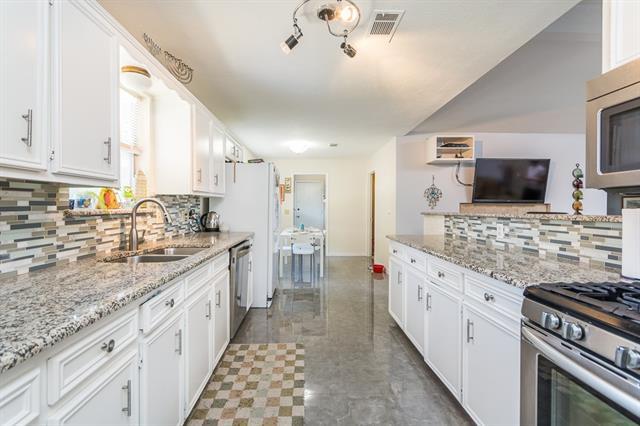 Building Photo - 1001 Valley Creek Dr