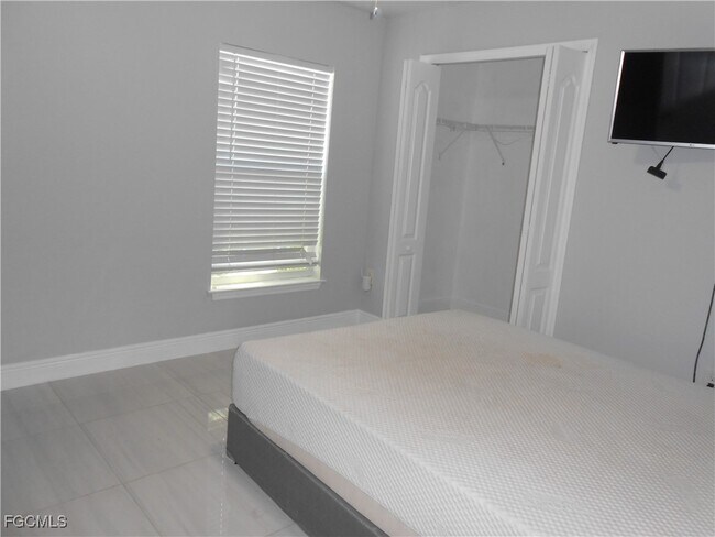 Building Photo - 601 Clayton Ave