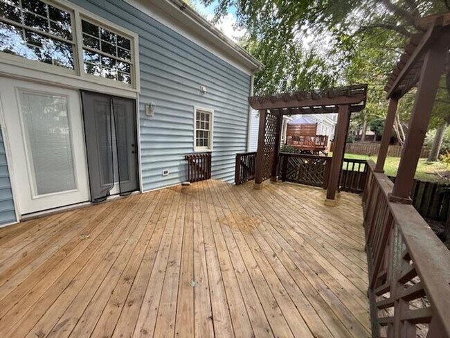 Building Photo - 211 Swansboro Dr
