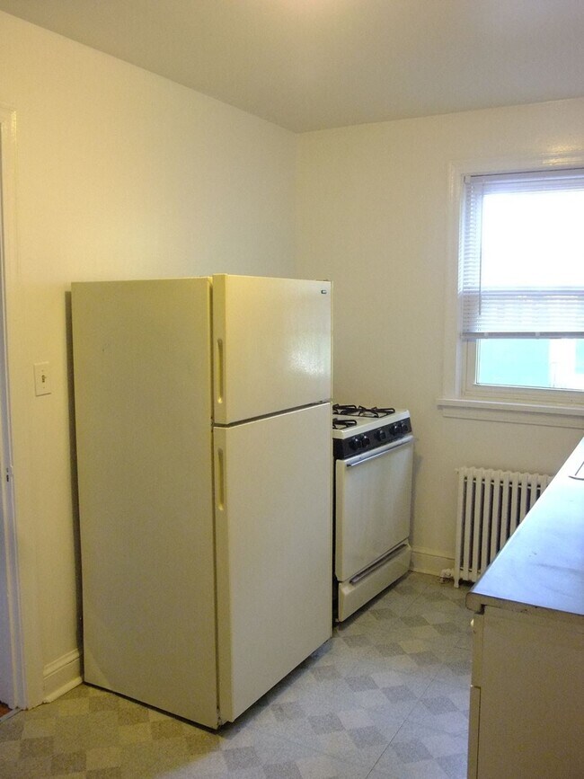 Building Photo - 8206 Greenwood Ave