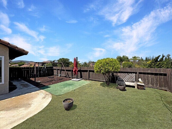 Building Photo - Spacious 4B/3BA Rancho Bernardo Home with ...