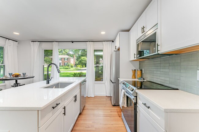 Building Photo - 4014 Sulkirk Rd