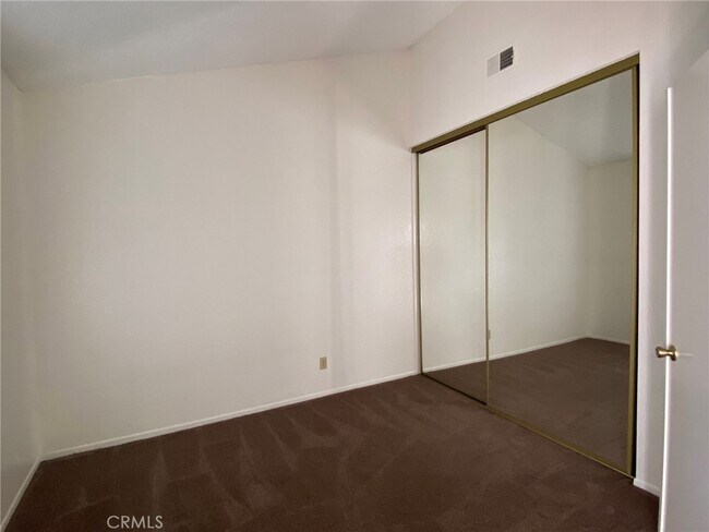 Building Photo - 12168 Mt Vernon Ave