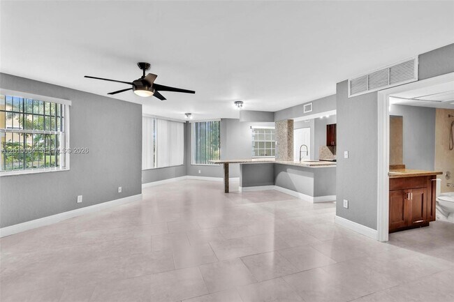 Building Photo - 2881 N Oakland Forest Dr