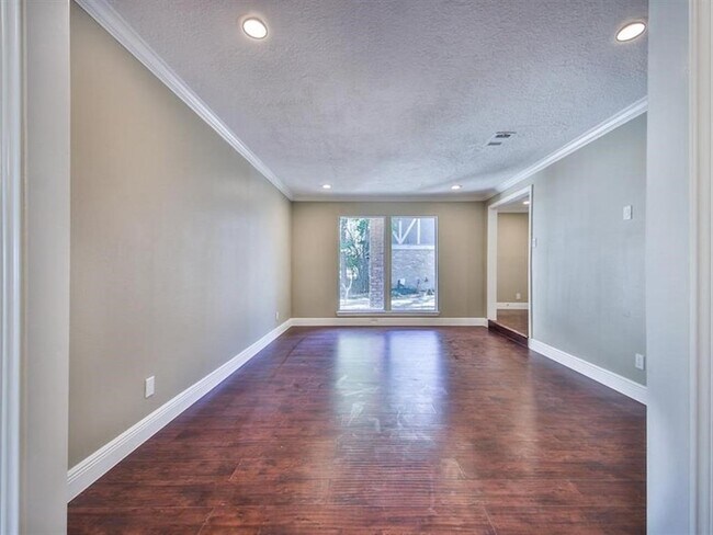 Building Photo - 10519 Laneview Dr